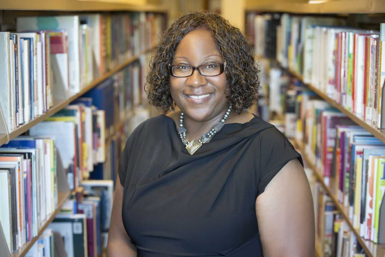 Headshot of Tammy Mays 